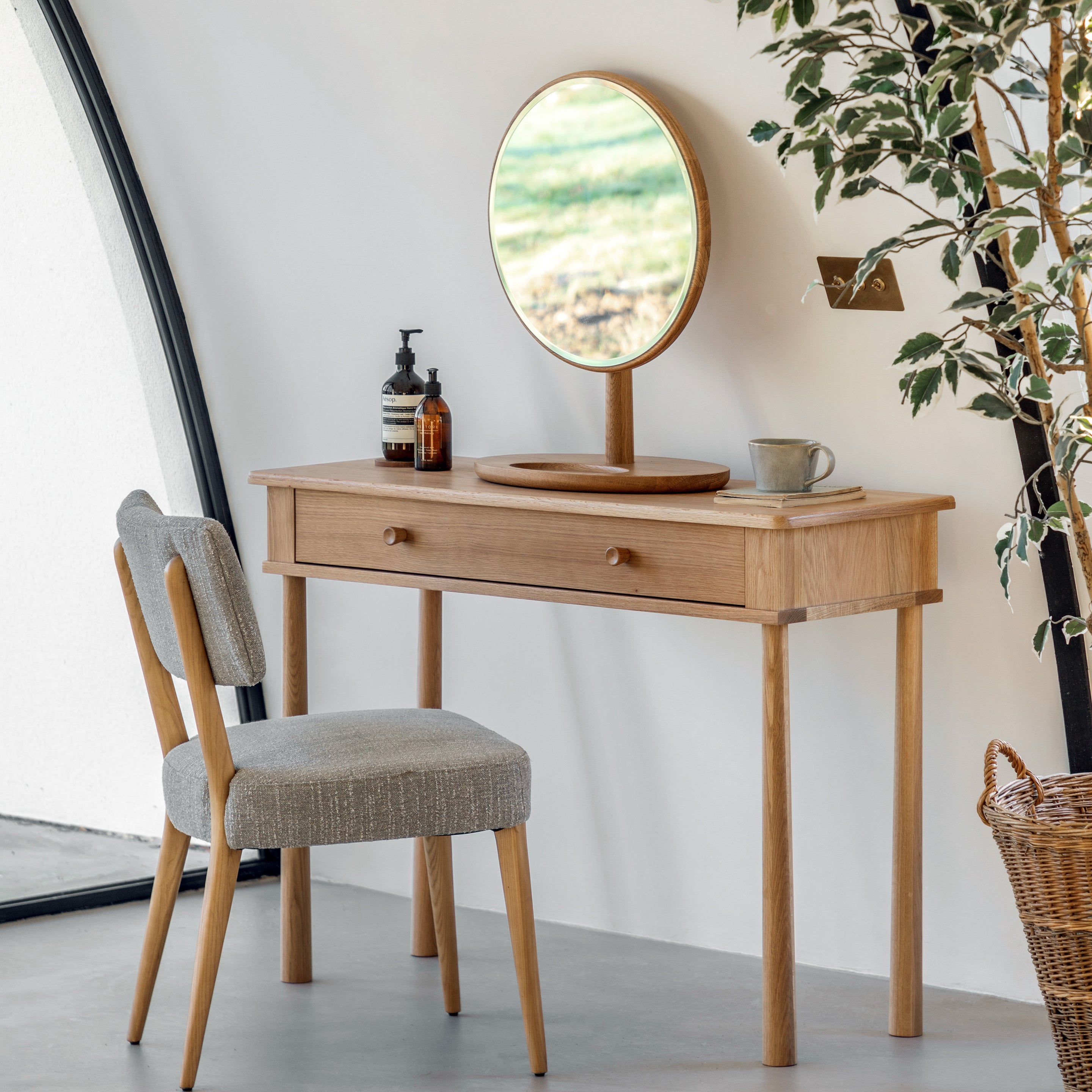 Mondrian Dressing Table Natural lifestyle