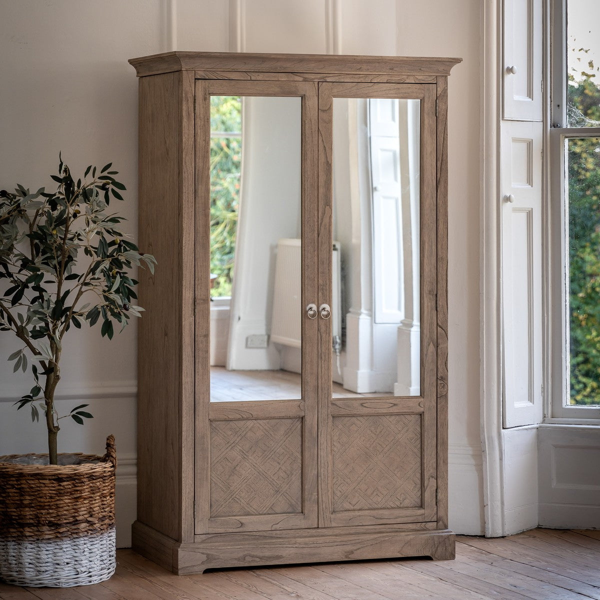 Harbour Wardrobe lifestyle