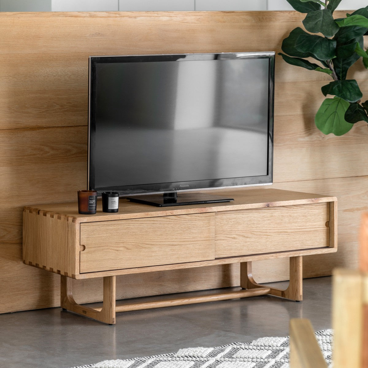 Shaker Media Unit Natural lifestyle