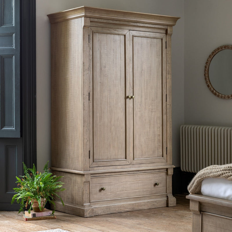 Bologna Wardrobe lifestyle