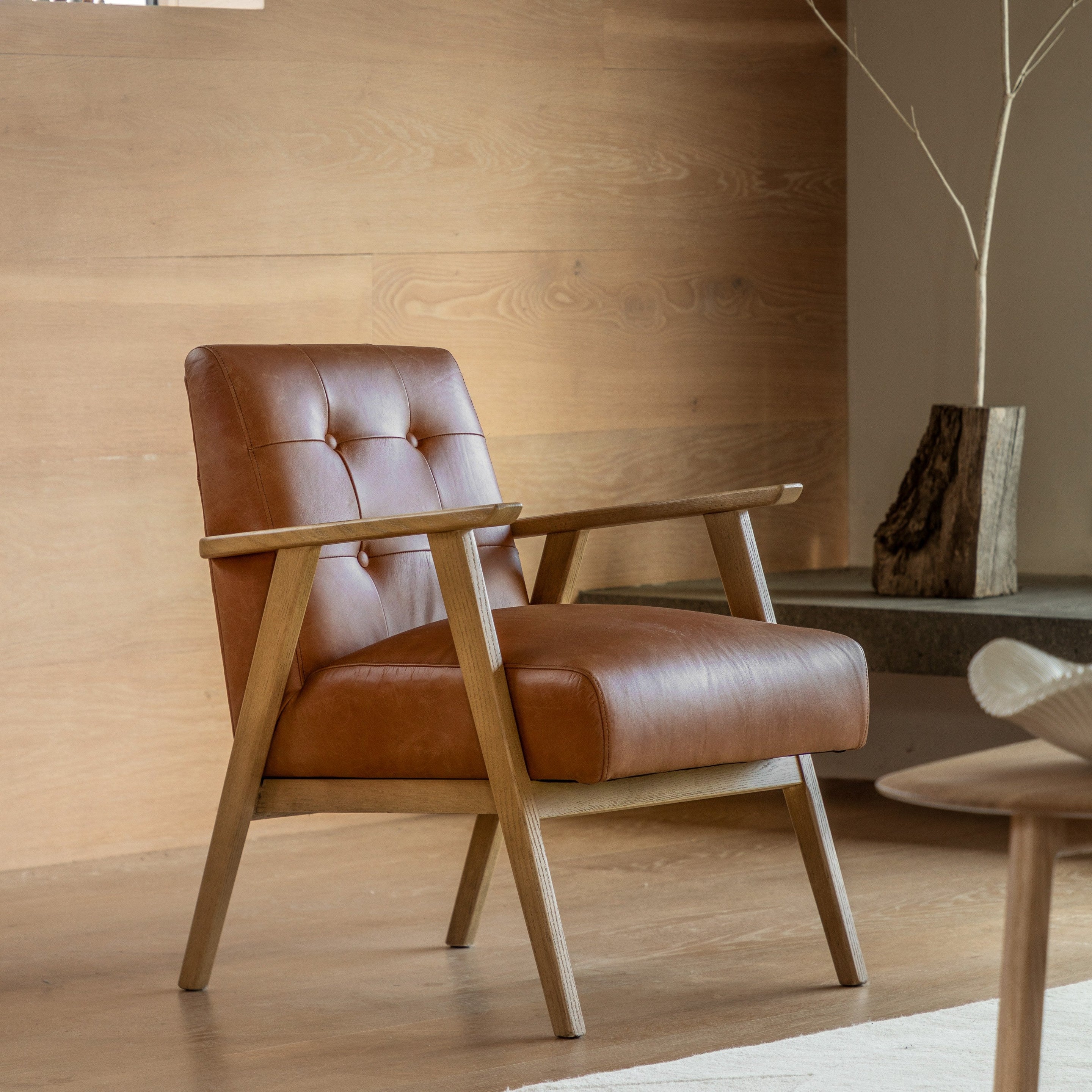 Saarinen Armchair Brown lifestyle