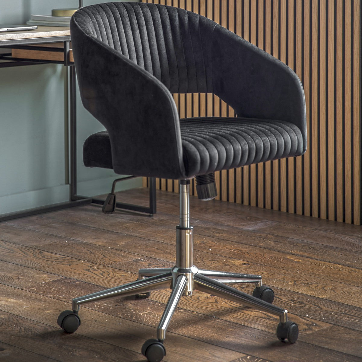 Bracket Office Chair Black lifestyle