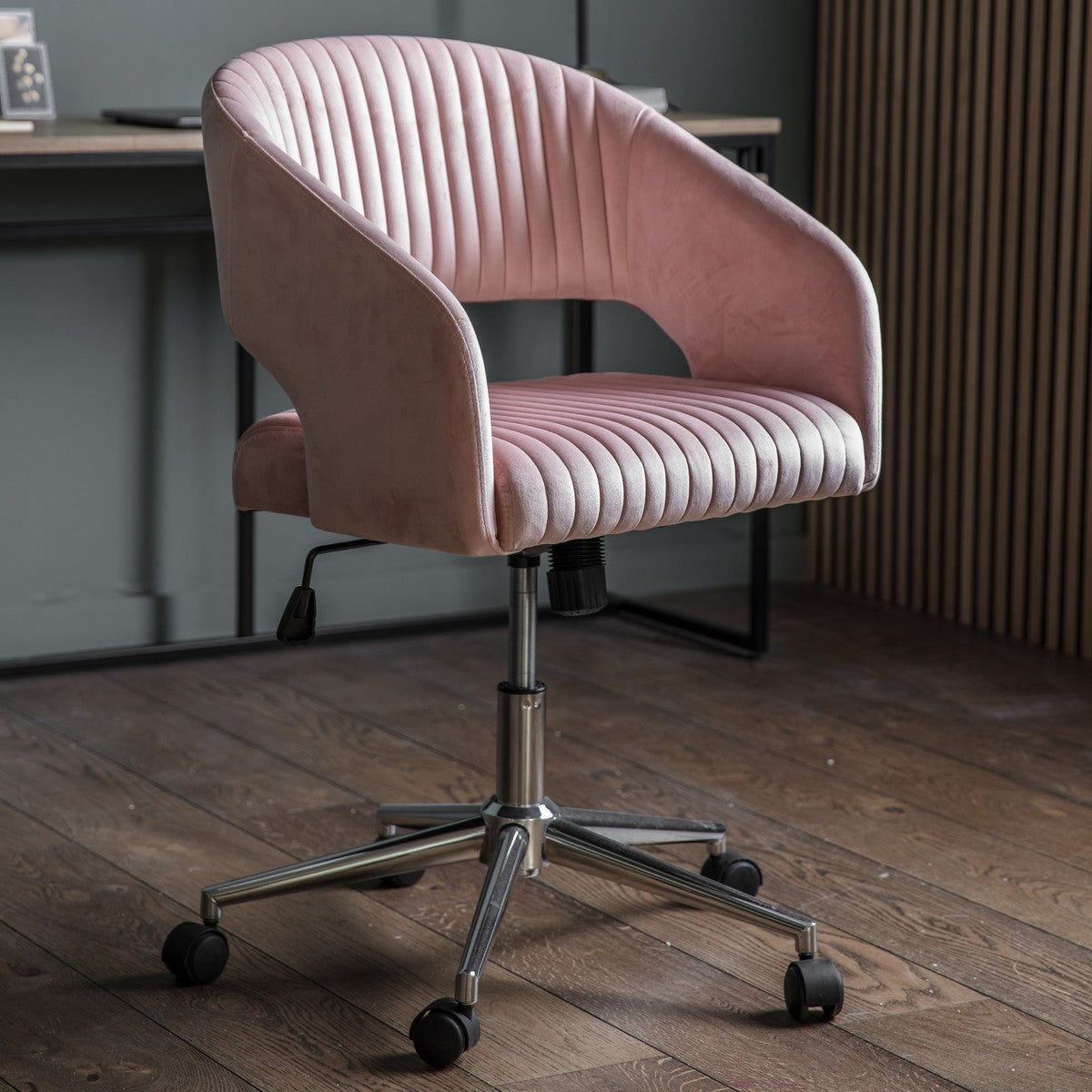 Bracket Office Chair Pink lifestyle