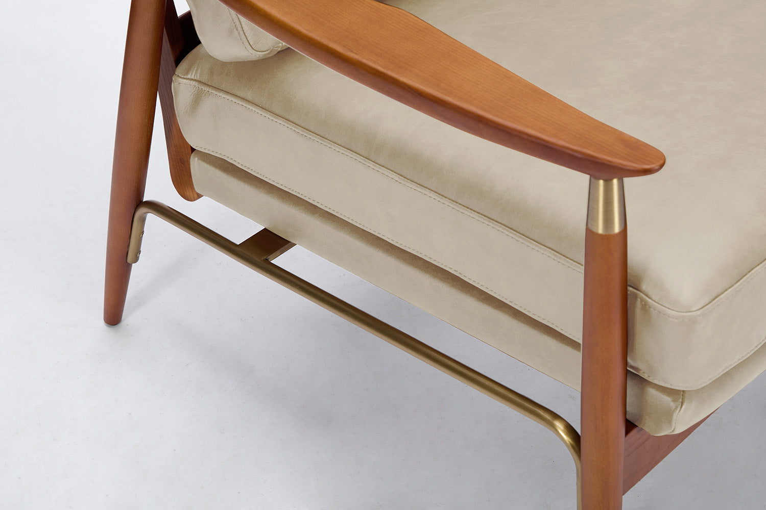 marlowe-accent-chair-CHAIR03-SML-RLO-lifestyle