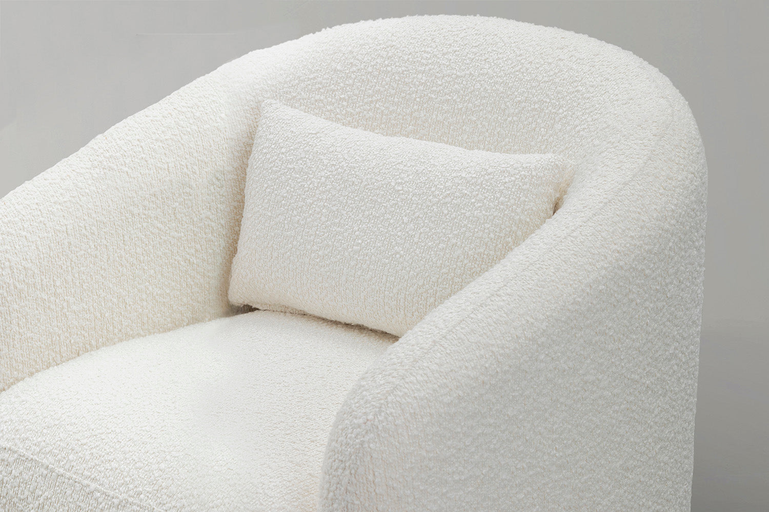 mancini-accent-chair-CHAIR05-LRG-ODO-lifestyle