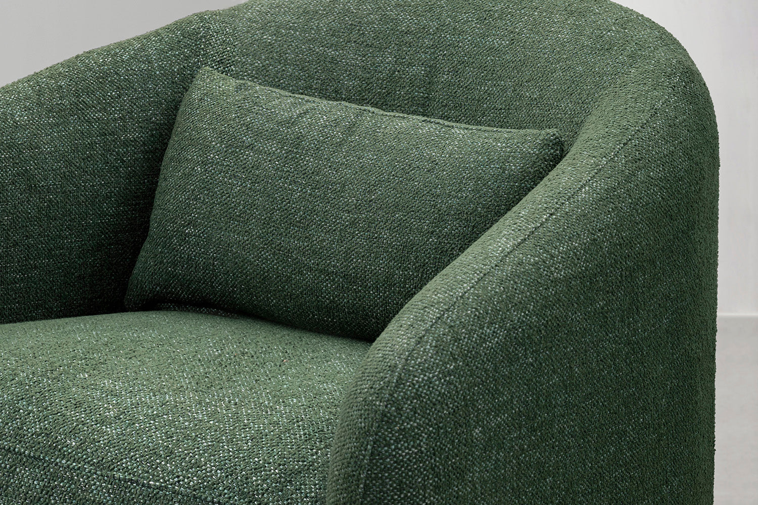 mancini-accent-chair-CHAIR05-LRG-OJA-lifestyle