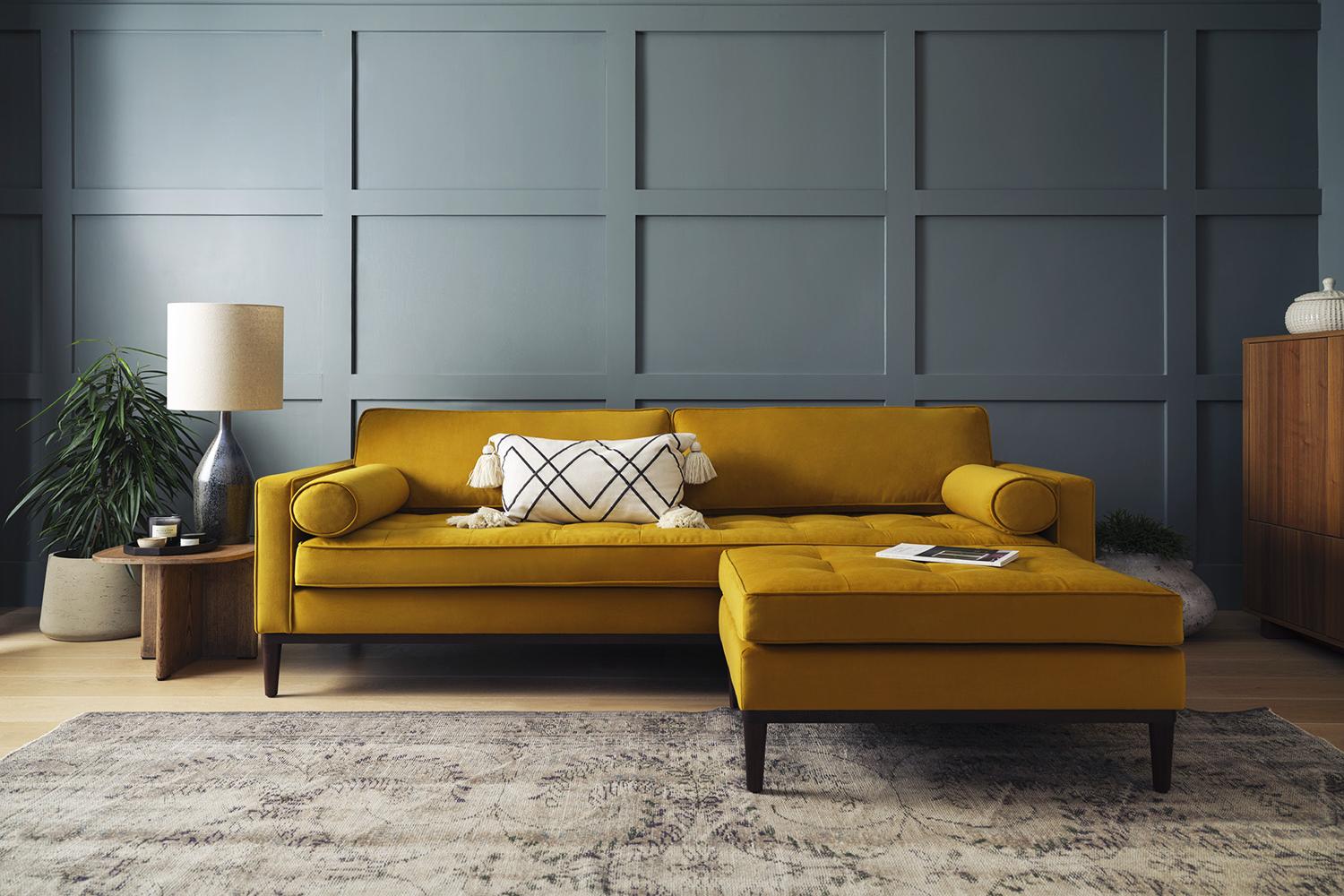 mies-3-seater-sofa-with-ottoman-MODEL02-CONF-04-VM-lifestyle