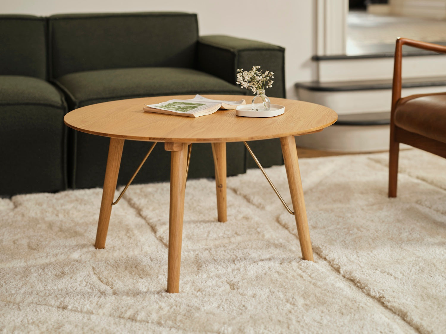 brancusi-coffee-table-COF04-RND-OAK-lifestyle