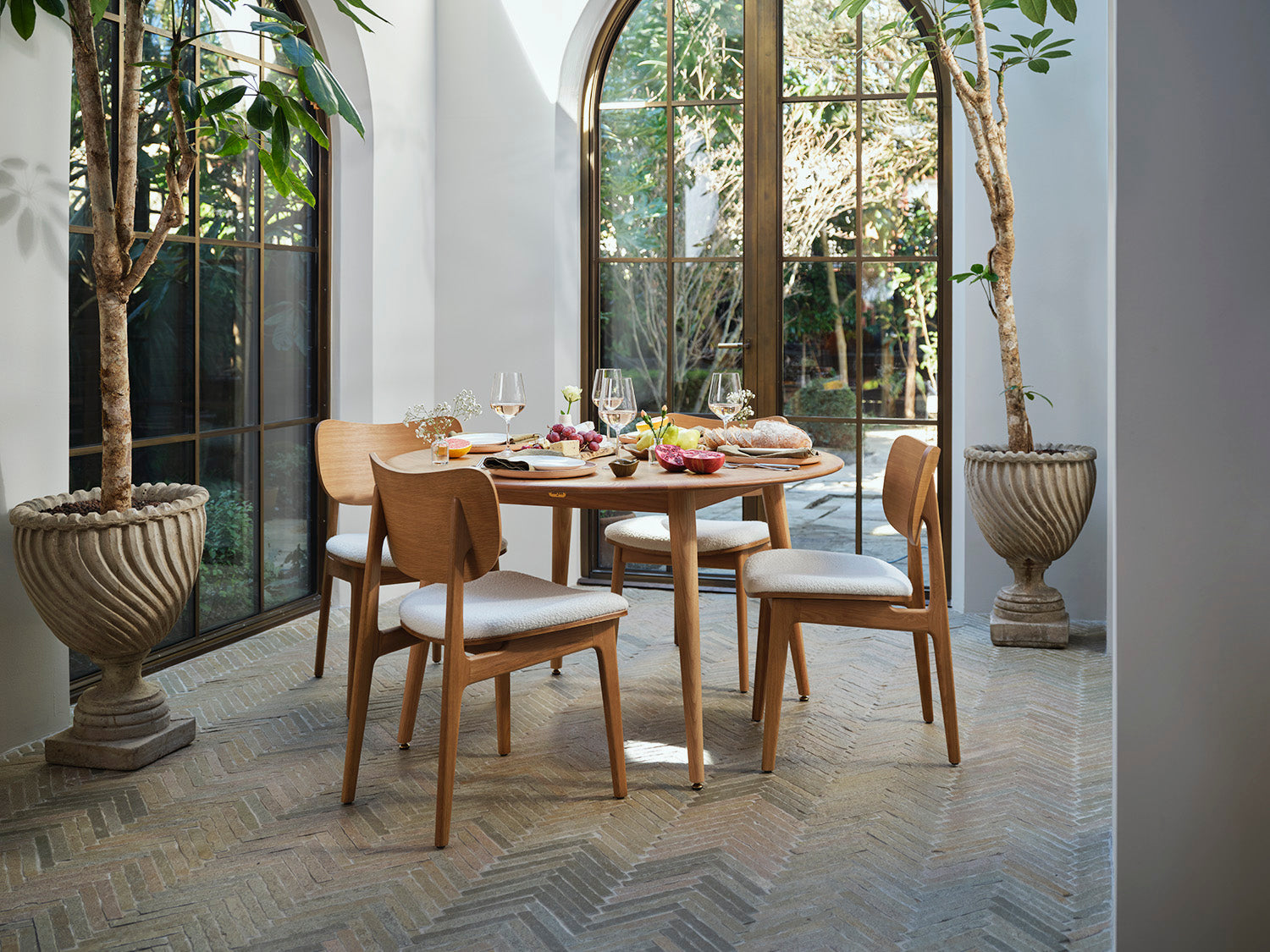 ray-dining-chair-DINC02-OAK-BIV-lifestyle
