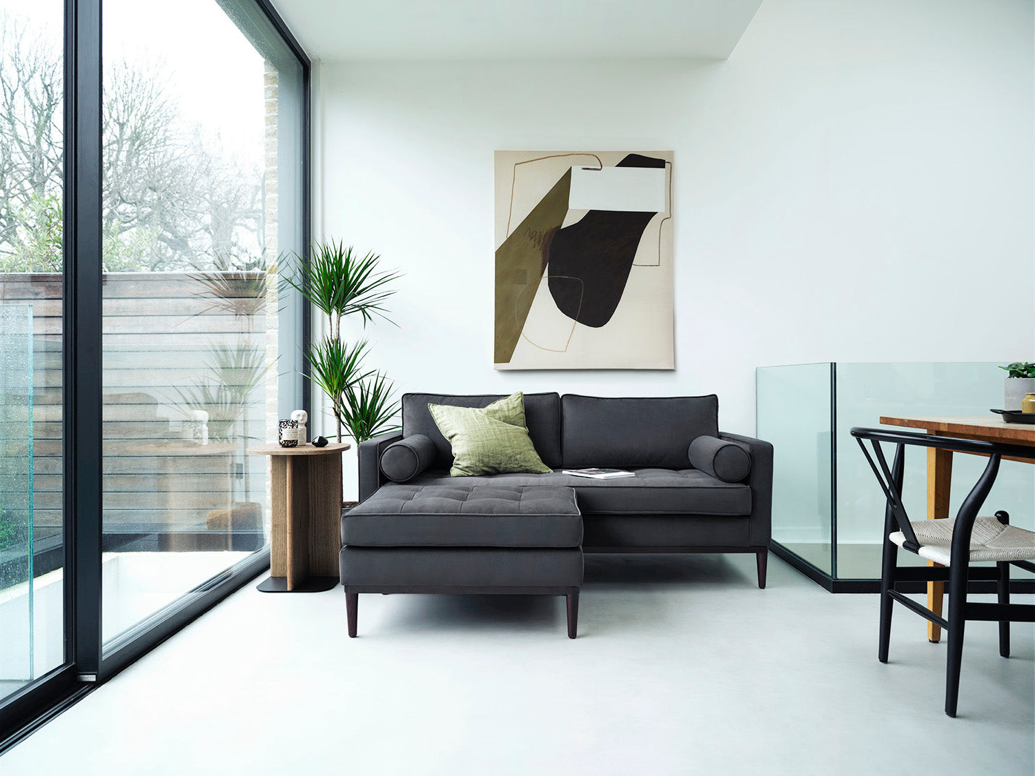 mies-2-seater-sofa-with-ottoman-MODEL02-CONF-02-VC-lifestyle