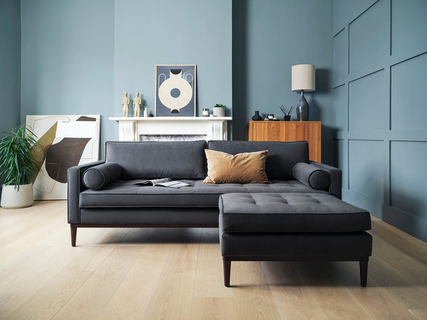 mies-3-seater-sofa-with-ottoman-MODEL02-CONF-04-VC-lifestyle